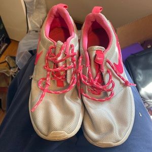 Light grey Nike sneakers